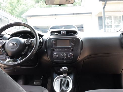 Used 2019 Kia Soul FWD image 19