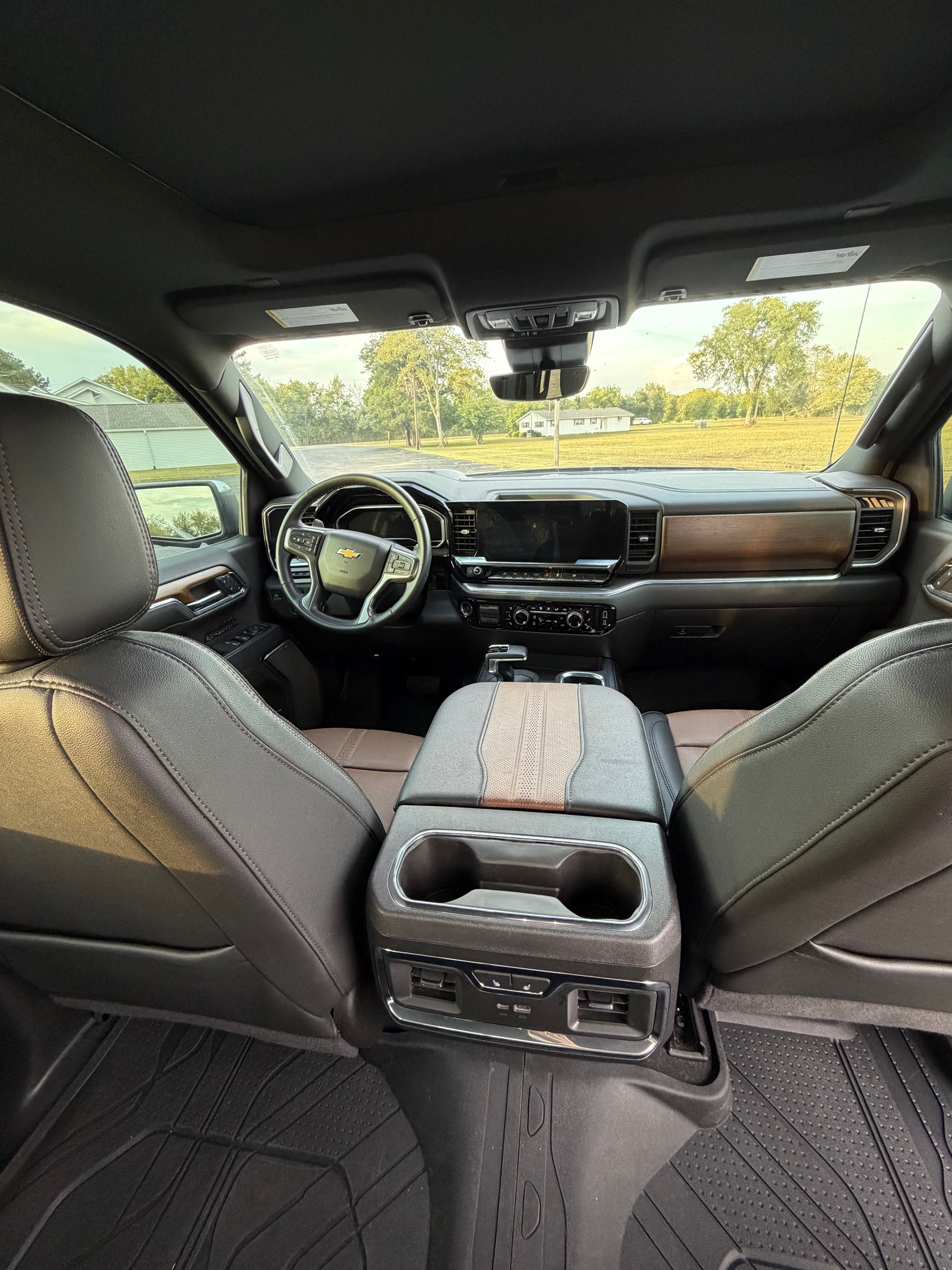 Used 2024 Chevrolet Silverado 1500 High Country w/ High Country Premium Package AWD/4WD image 17