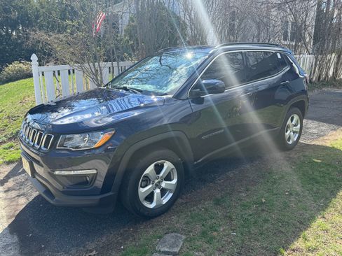 Used 2019 Jeep Compass Latitude w/ Popular Equipment Group image 1