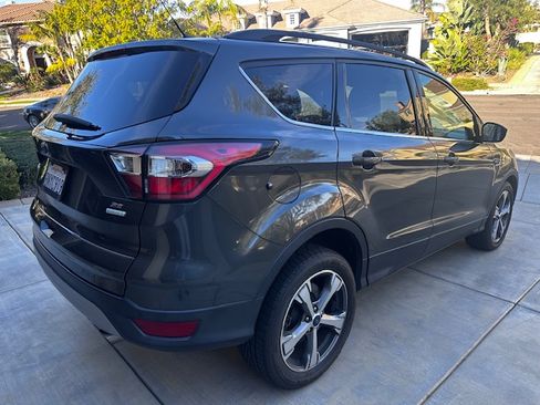 Used 2017 Ford Escape SE w/ Equipment Group 201A image 5