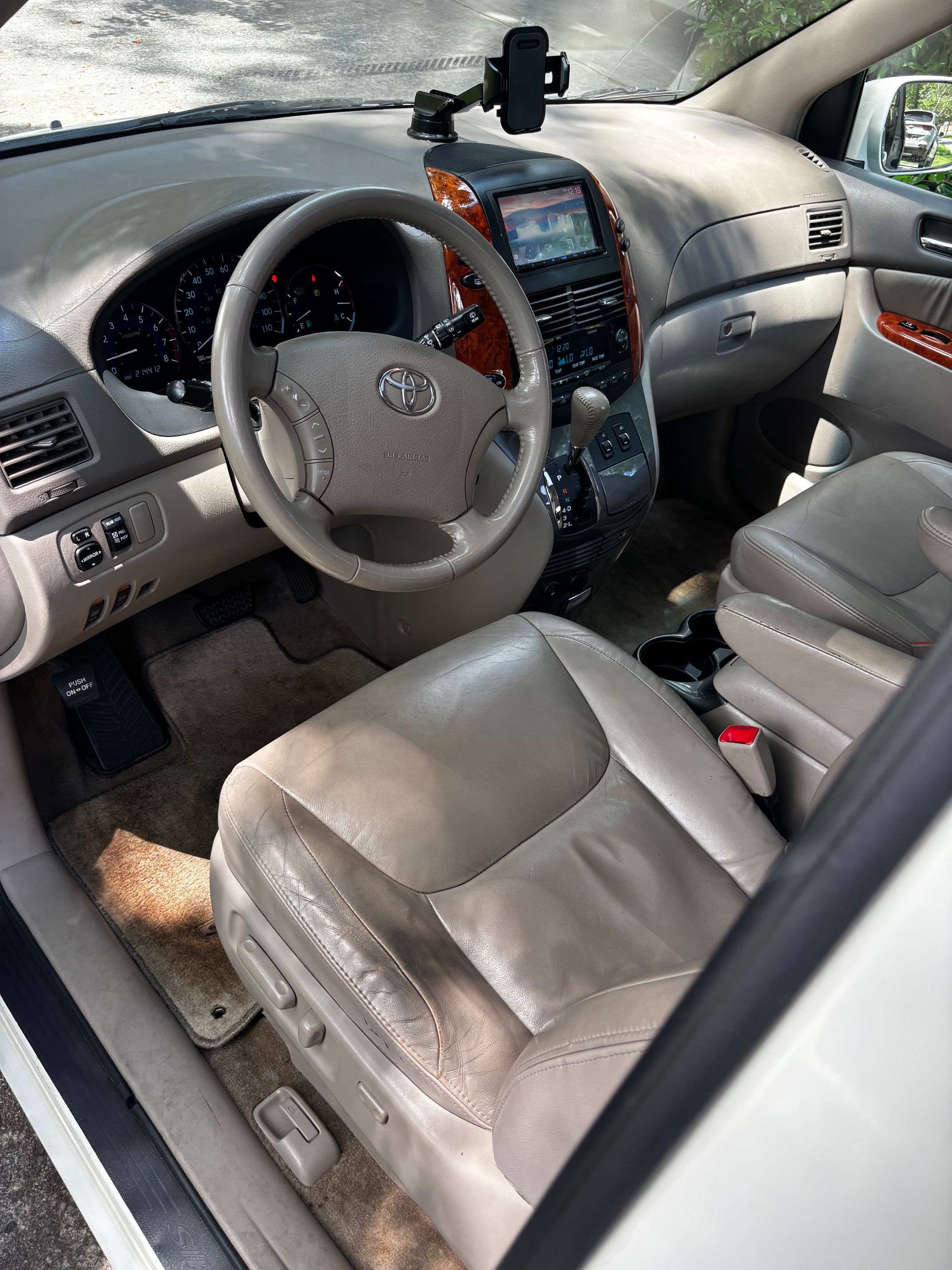 Used 2009 Toyota Sienna XLE w/ Towing Prep Pkg FWD image 18