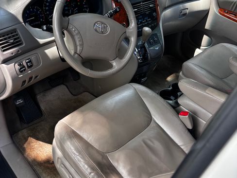 Used 2009 Toyota Sienna XLE w/ Towing Prep Pkg FWD image 18
