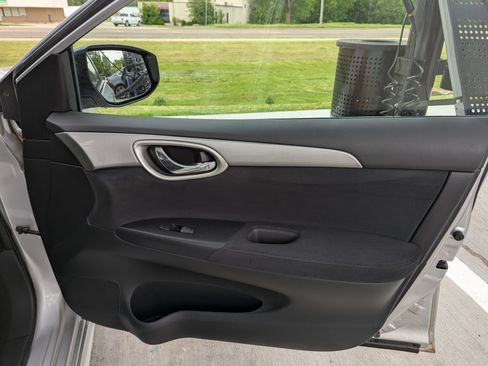 Used 2013 Nissan Sentra SR w/ Driver Pkg image 16