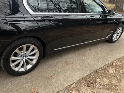 Used 2018 BMW 740i xDrive w/ Executive Package image 12