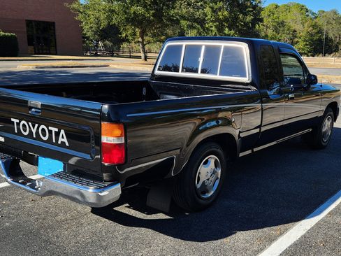 Used 1992 Toyota Pickup Deluxe image 9