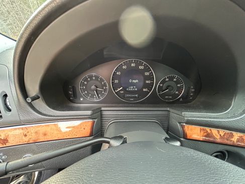 Used 2005 Mercedes-Benz E 320 CDI Sedan image 6