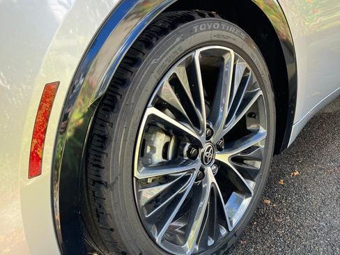 Used 2023 Toyota Prius Limited image 2