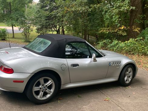 Used 2000 BMW Z3 2.5i image 2