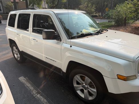 Used 2012 Jeep Patriot Latitude FWD image 12