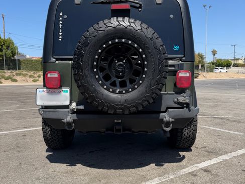 Used 2006 Jeep Wrangler Unlimited Rubicon AWD/4WD image 9
