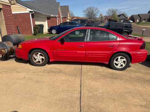 Used 1999 Pontiac Grand Am SE image 1
