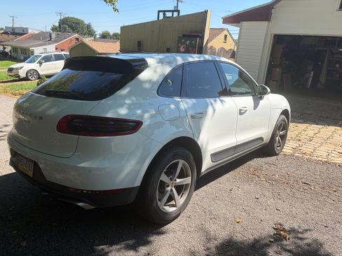Used 2018 Porsche Macan Sport Edition AWD/4WD image 9
