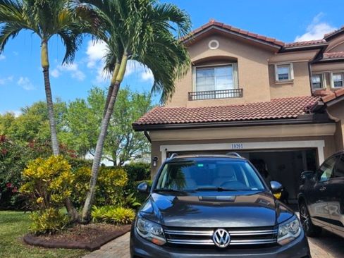 Used 2013 Volkswagen Tiguan SE image 2