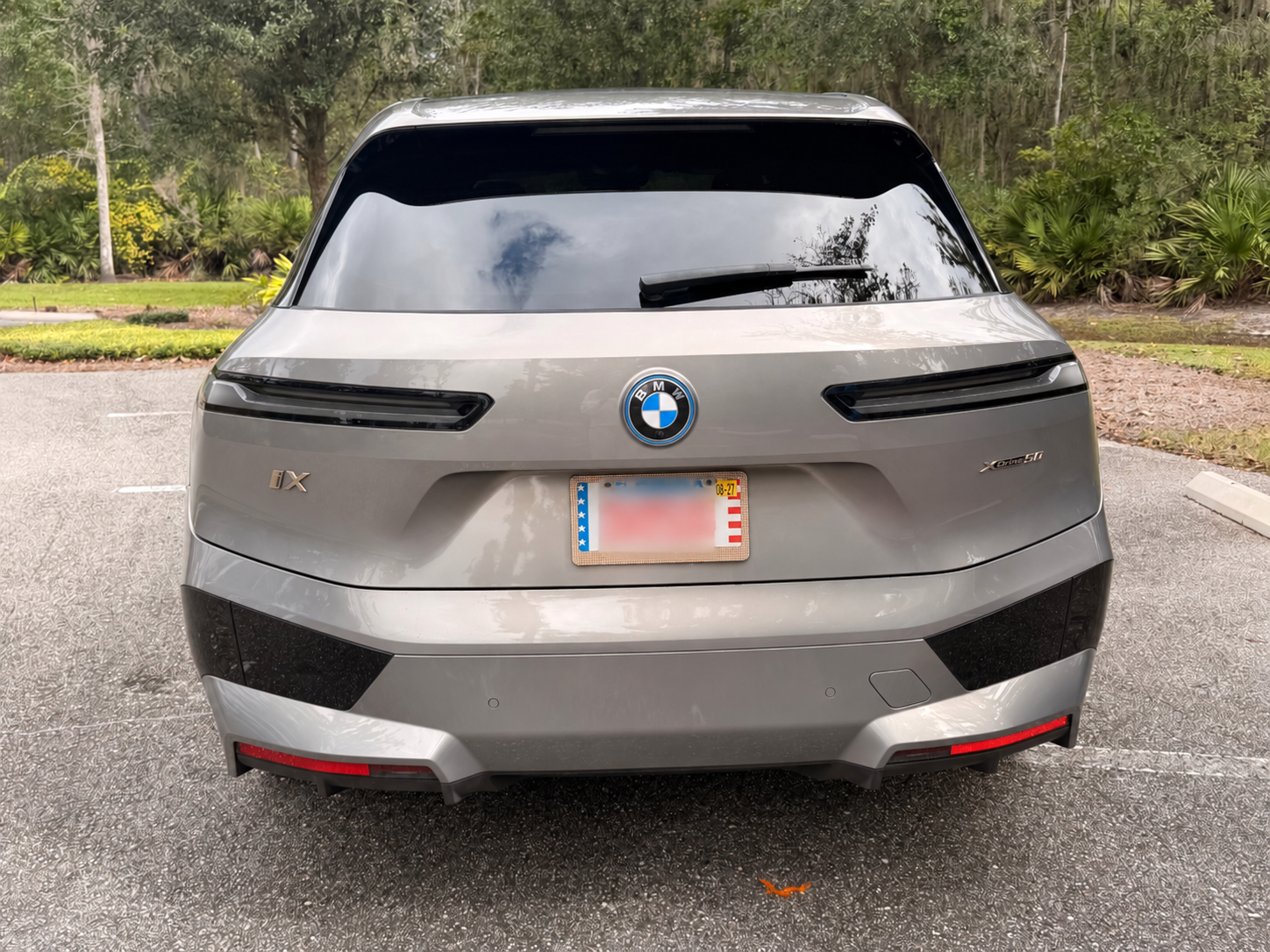 Used 2023 BMW iX xDrive50 w/ Sport Package AWD/4WD image 10