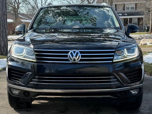 Used 2016 Volkswagen Touareg TDI image 10