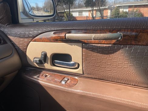 Used 1999 Lincoln Town Car Executive RWD image 4