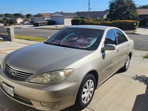 Used 2006 Toyota Camry LE FWD image 1