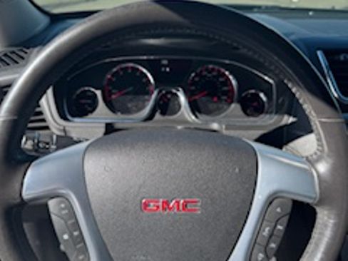 Used 2014 GMC Acadia SLE image 9