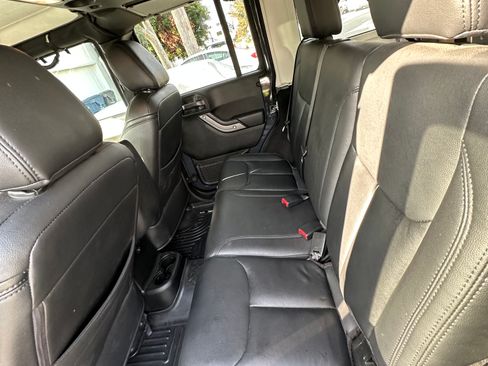 Used 2018 Jeep Wrangler Unlimited Sport image 12