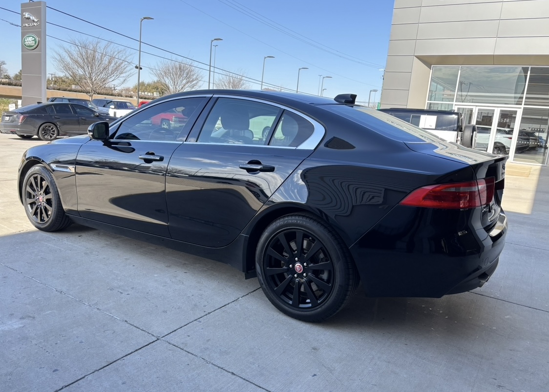 Used 2019 Jaguar XE RWD image 4