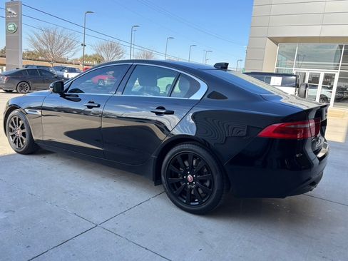 Used 2019 Jaguar XE image 4