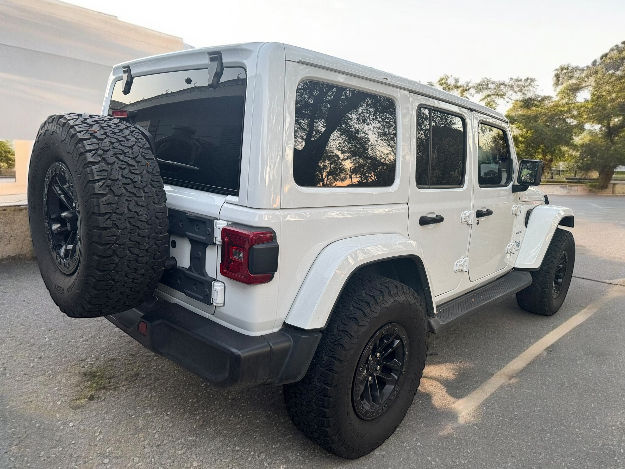 Used 2024 Jeep Wrangler Unlimited Sahara w/ Technology Group AWD/4WD image 5