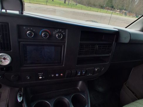 Used 2016 Chevrolet Express 3500 LT w/ LT Preferred Equipment Group image 6