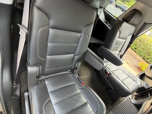 Used 2017 GMC Yukon Denali w/ Open Road Package AWD/4WD image 23