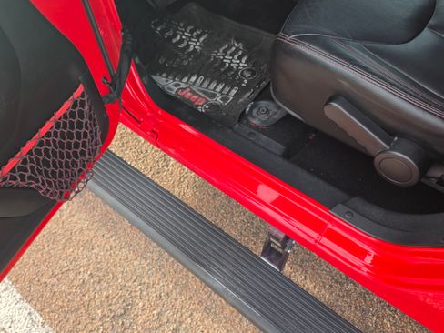 Used 2017 Jeep Wrangler Unlimited Rubicon image 12