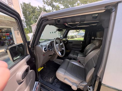 Used 2010 Jeep Wrangler Sahara AWD/4WD image 10