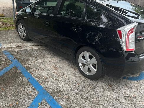 Used 2015 Toyota Prius Five image 4