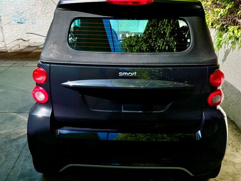 Used 2013 smart fortwo passion RWD image 5