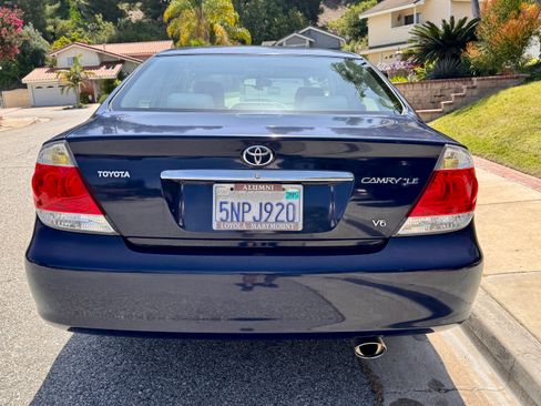 Used 2005 Toyota Camry LE FWD image 9