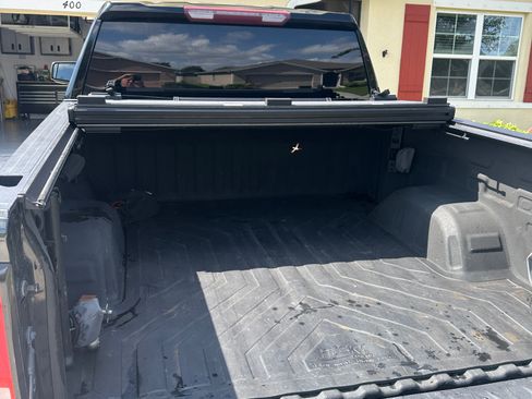 Used 2022 GMC Sierra 1500 SLT w/ Driver Alert Package II AWD/4WD image 24