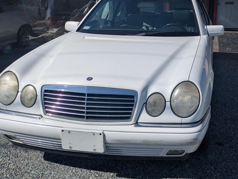 Used 1998 Mercedes-Benz E 320 Sedan image 1