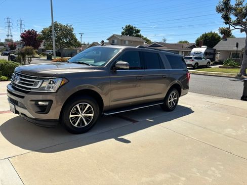 Used 2018 Ford Expedition Max XLT w/ Equipment Group 202A AWD/4WD image 14
