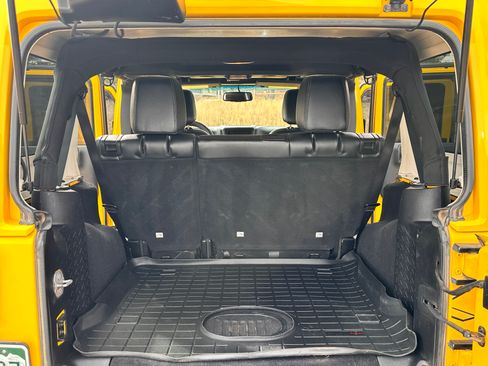 Used 2015 Jeep Wrangler Unlimited Sahara image 18