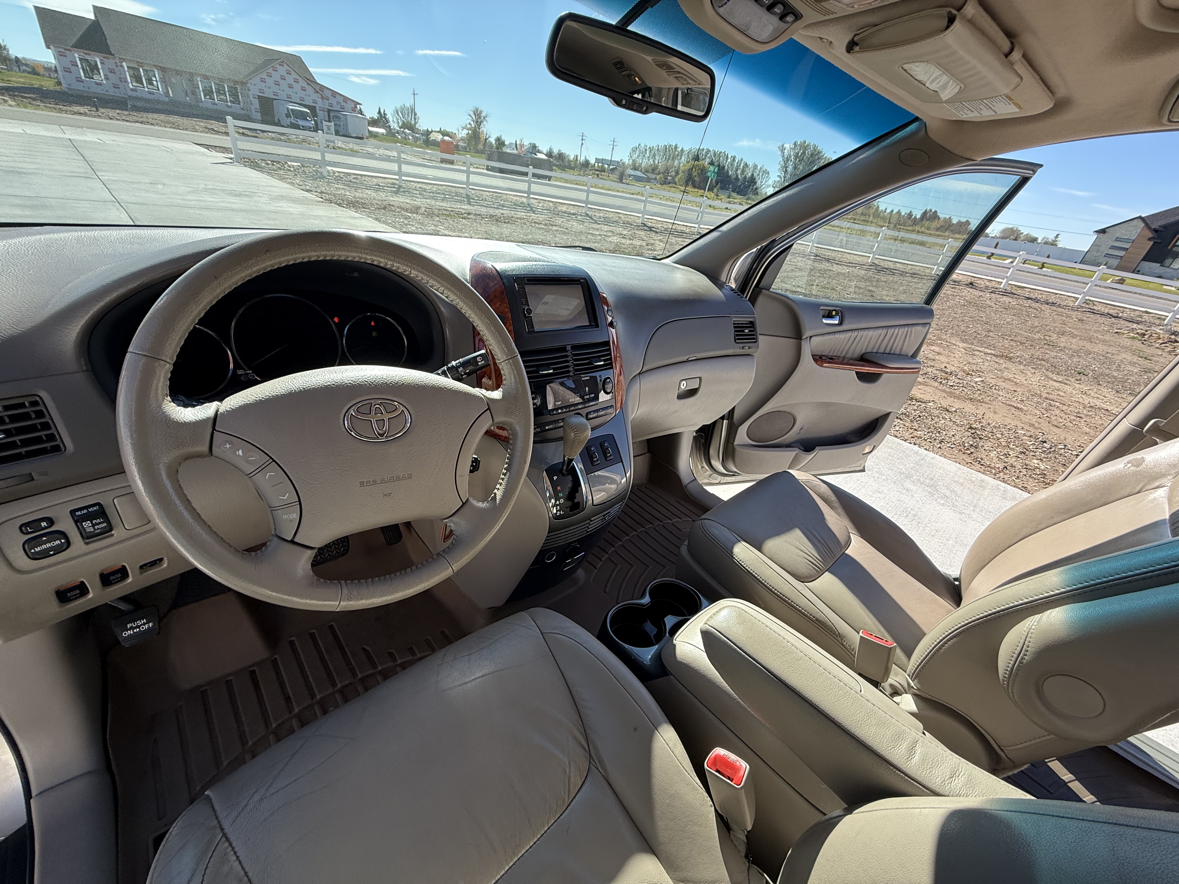 Used 2010 Toyota Sienna FWD image 11