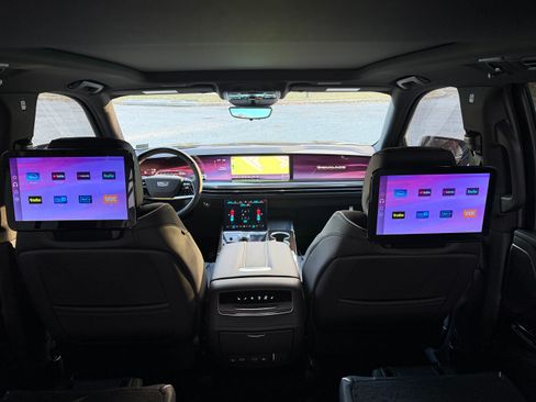 Used 2026 Cadillac Escalade ESV Luxury w/ Touring Package image 11