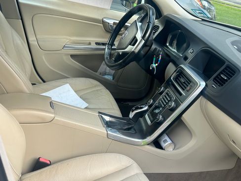 Used 2014 Volvo S60 T5 FWD image 4