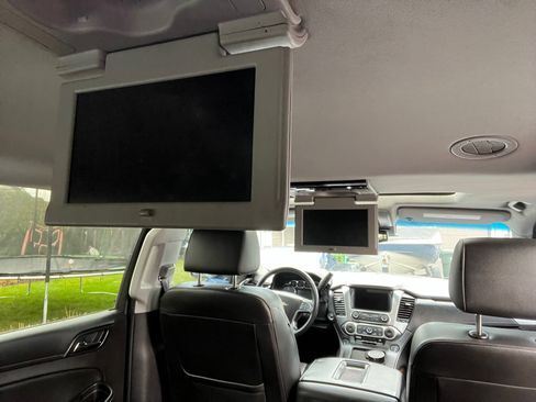 Used 2016 Chevrolet Suburban LT image 12