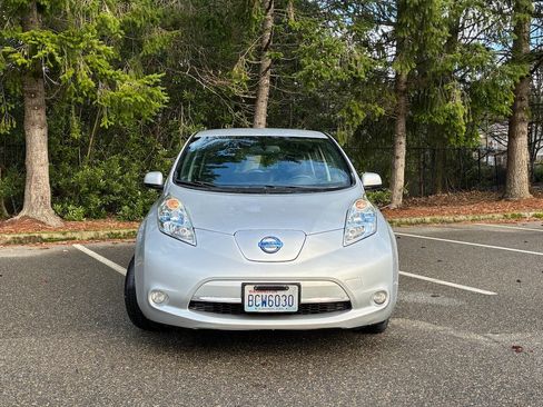 Used 2013 Nissan Leaf SL image 2