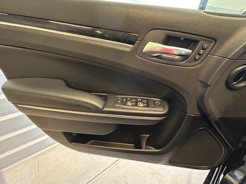 Used 2011 Chrysler 300 C AWD/4WD image 8