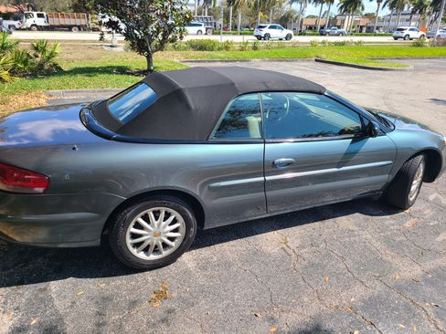 Used 2002 Chrysler Sebring LXi image 12