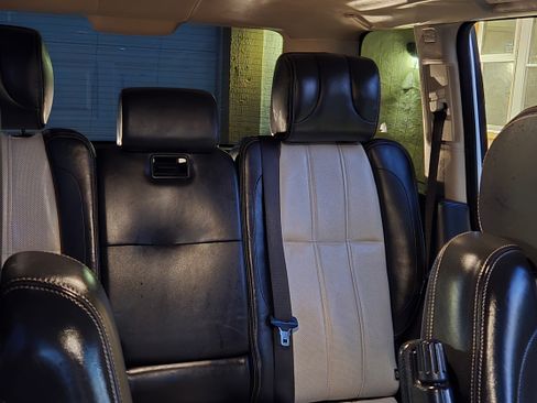 Used 2011 Land Rover Range Rover Autobiography image 2