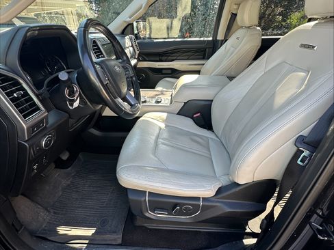 Used 2019 Ford Expedition Platinum image 11