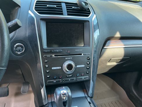 Used 2018 Ford Explorer Limited w/ Equipment Group 301A AWD/4WD image 11