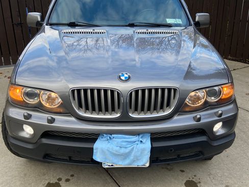 Used 2005 BMW X5 4.4i image 1