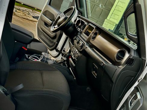 Used 2020 Jeep Gladiator Sport w/ Quick Order Package 24S image 16