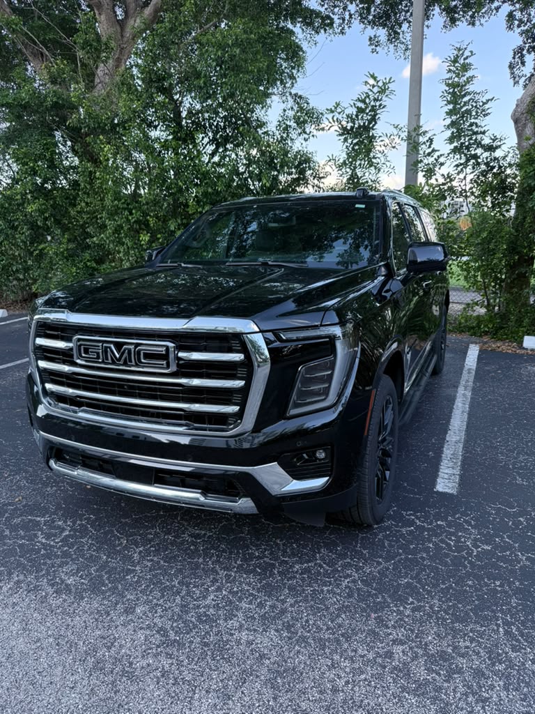 Used 2026 GMC Yukon XL Elevation w/ LPO, Elevation Black Package RWD image 12